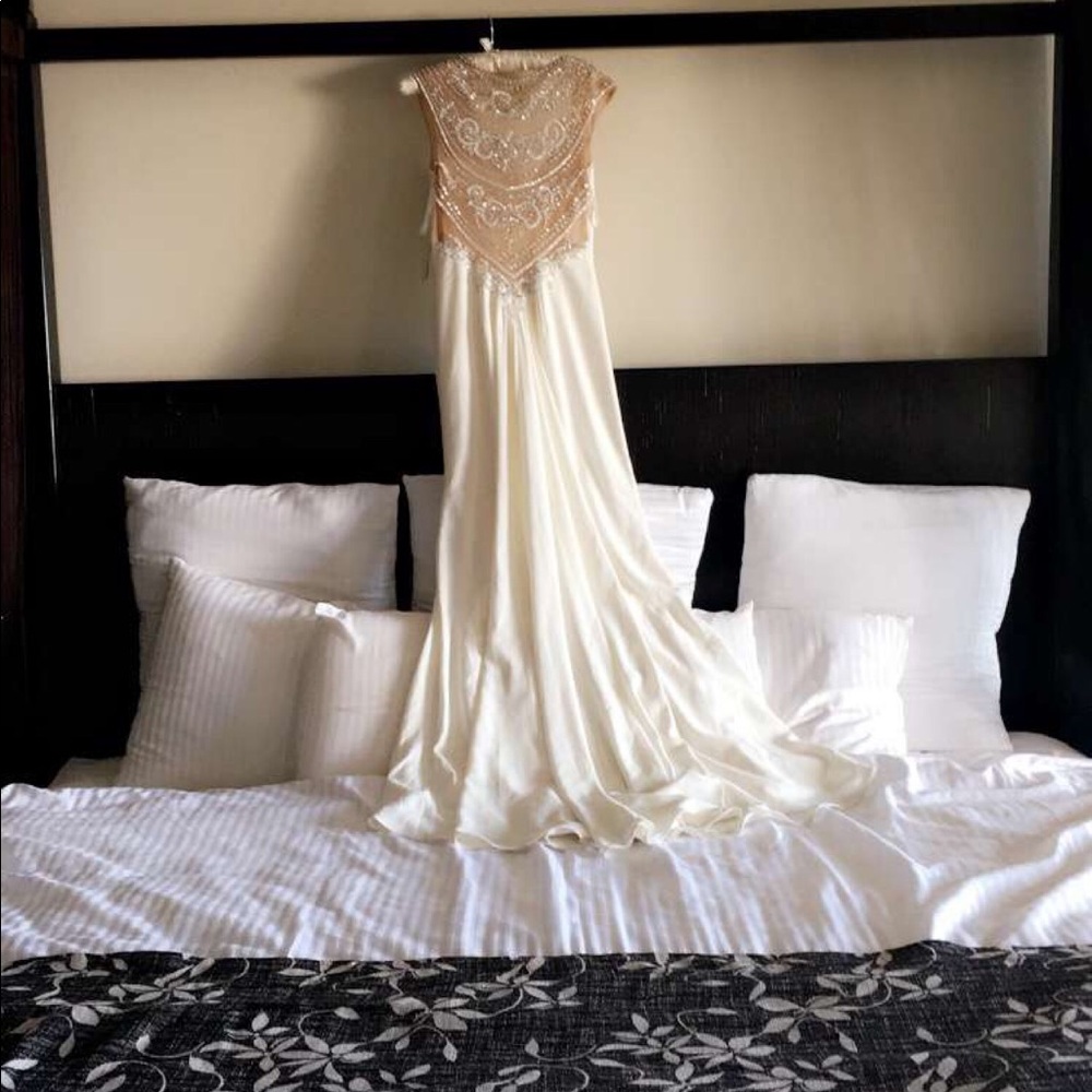 Wedding dress sleeveless